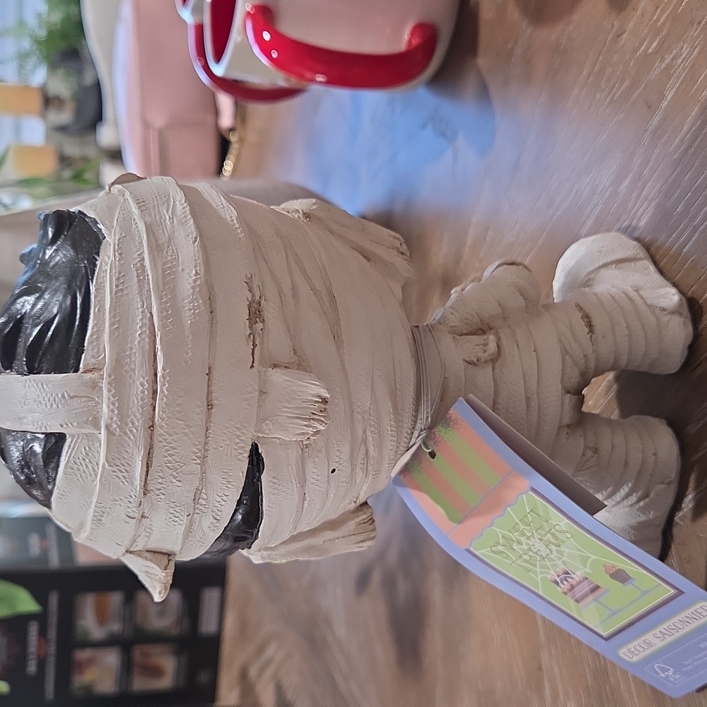 Mummy Figurine with Pumpkin - Picture 3 of 4